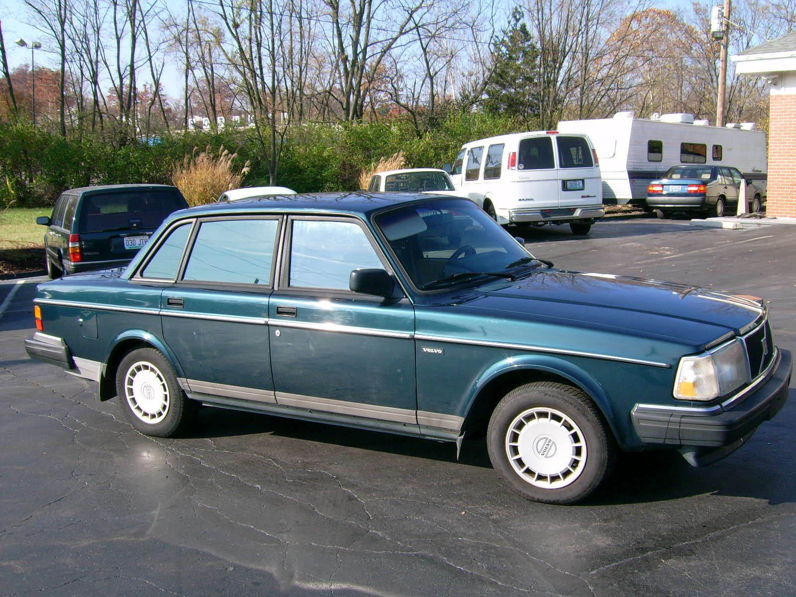 1992-volvo-240-gl-0-60-times-top-speed-specs-quarter-mile-and