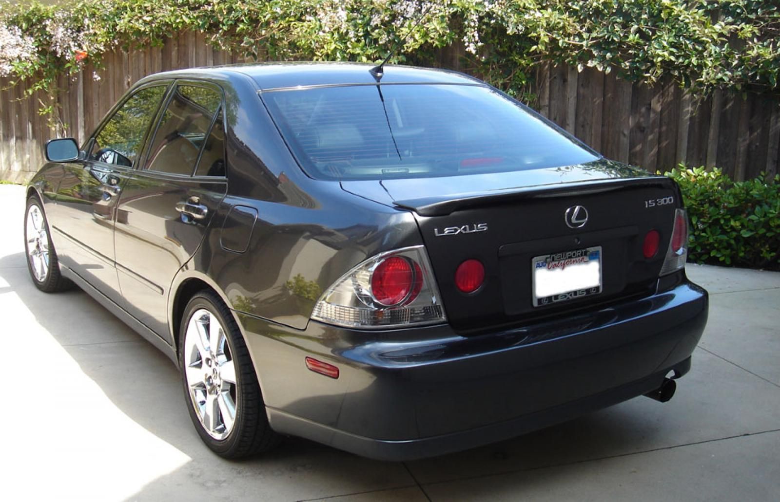 Lexus is 300 2002