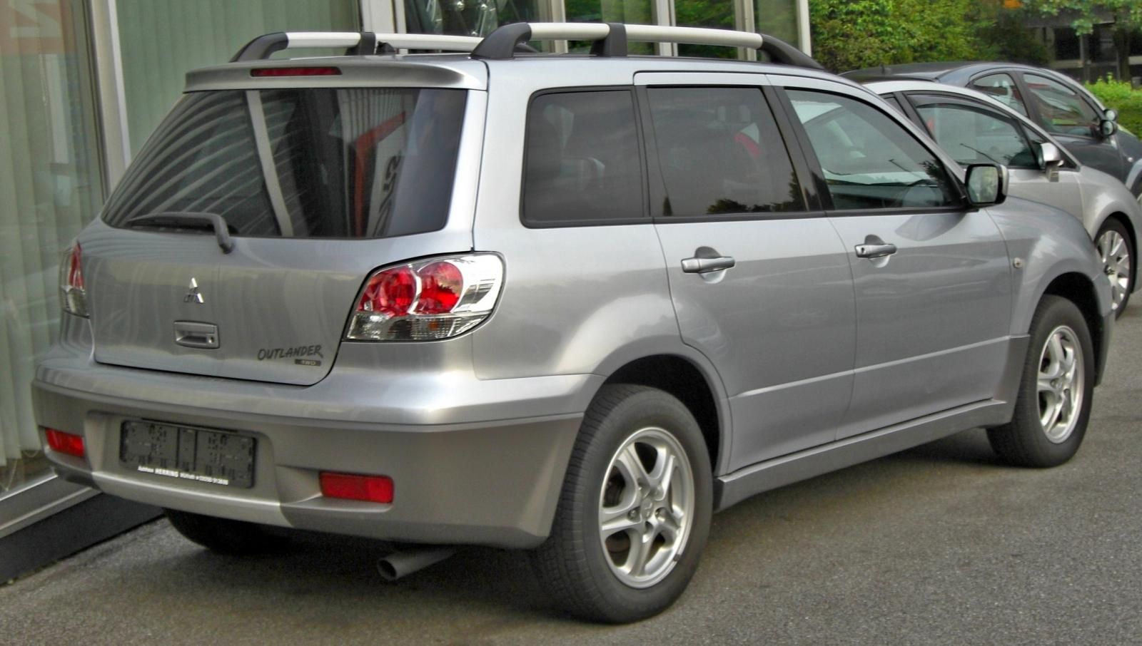 Mitsubishi outlander 2005 год