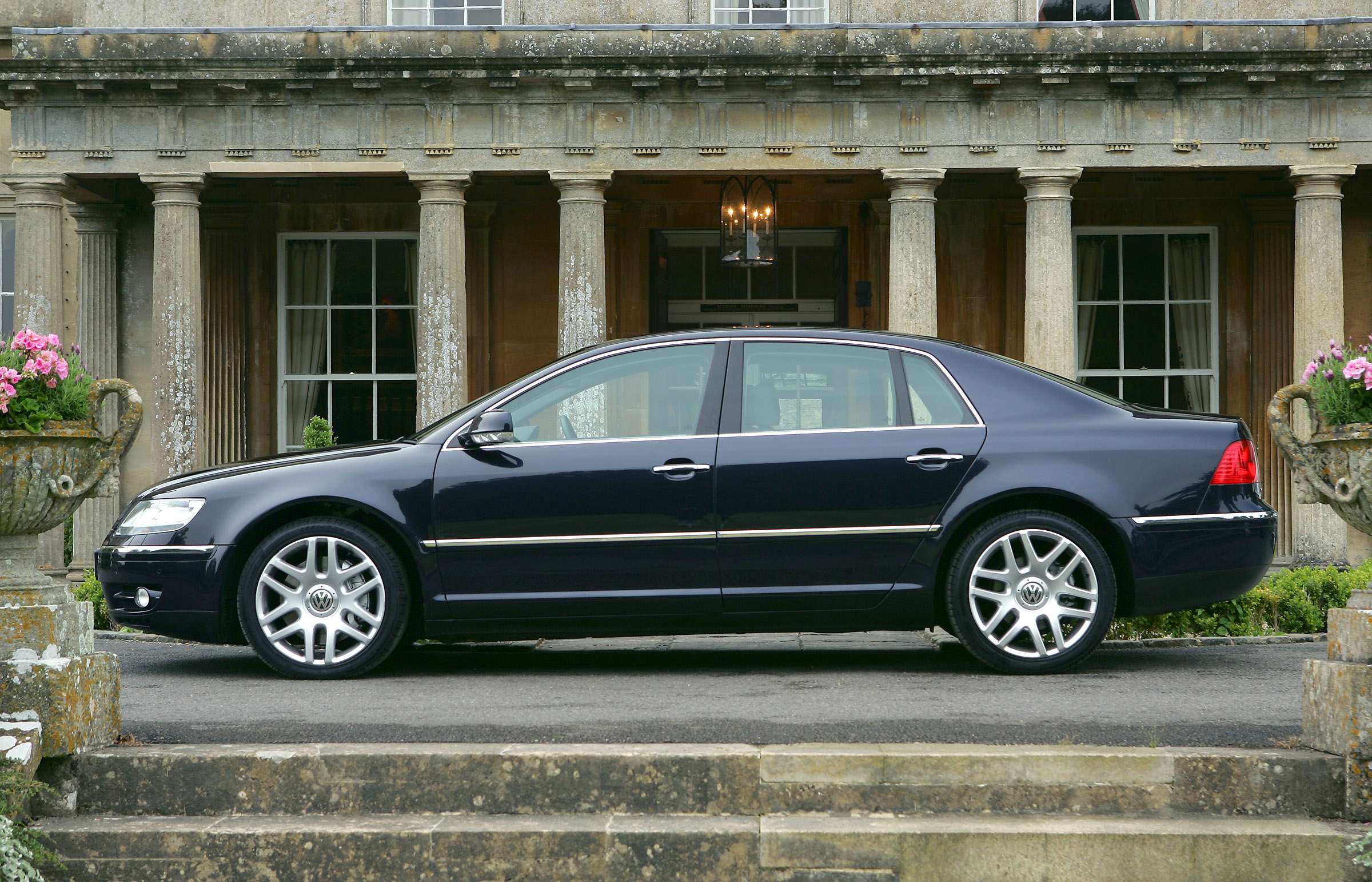 2005 Volkswagen Phaeton W12 4-seater 0-60 Times, Top Speed, Specs ...