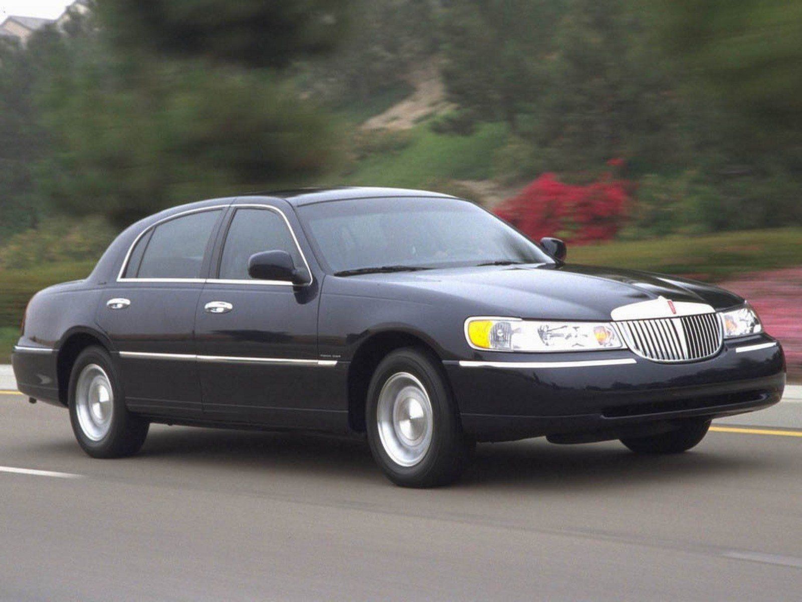 Lincoln town car характеристики