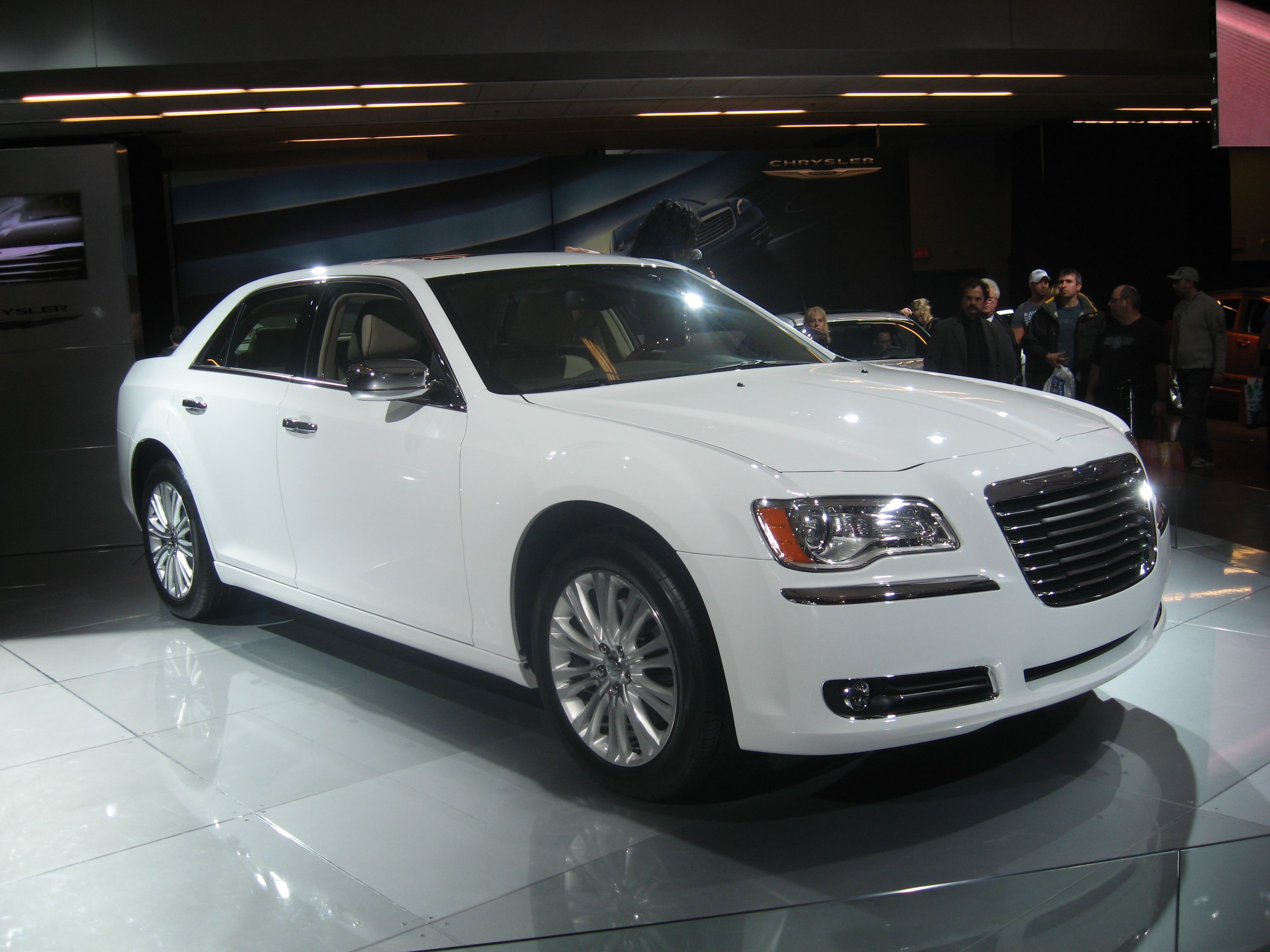 2014 Chrysler 300 SRT 0-60 Times, Top Speed, Specs, Quarter Mile, and ...