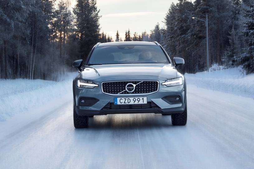 2021 Volvo V60 CROSS COUNTRY T5 Cross Country 0-60 Times, Top Speed ...