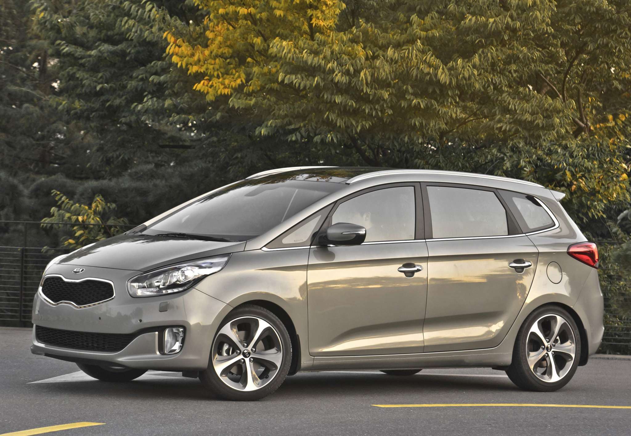 2015 Kia Rondo EX Luxury 0-60 Times, Top Speed, Specs, Quarter Mile ...