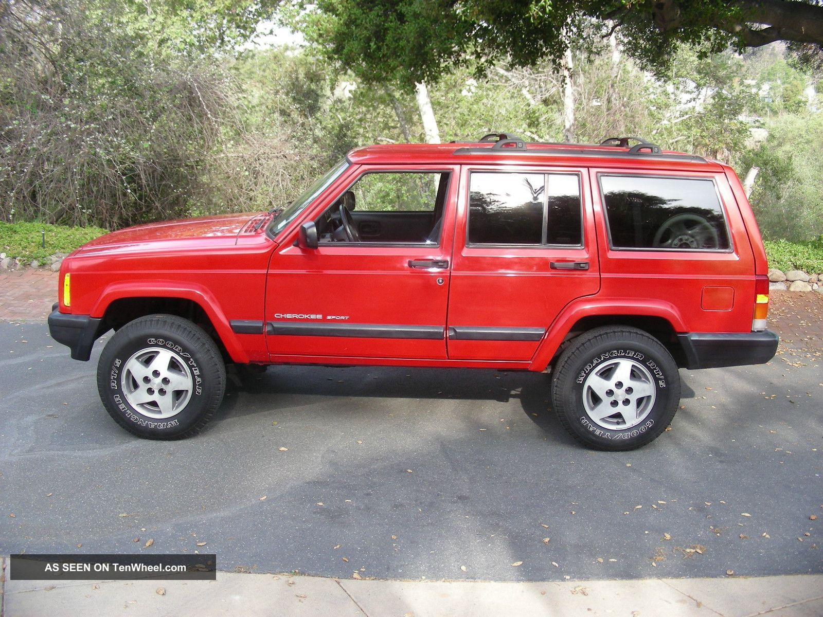 1999 Jeep Cherokee 4-dr-4x2 Classic спецификации, цвета, 0-60, 0-100, сопротивление четверти мили и обзор максимальной скорости